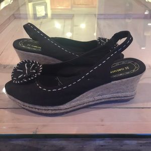 Naturalized black fabric and woven heel